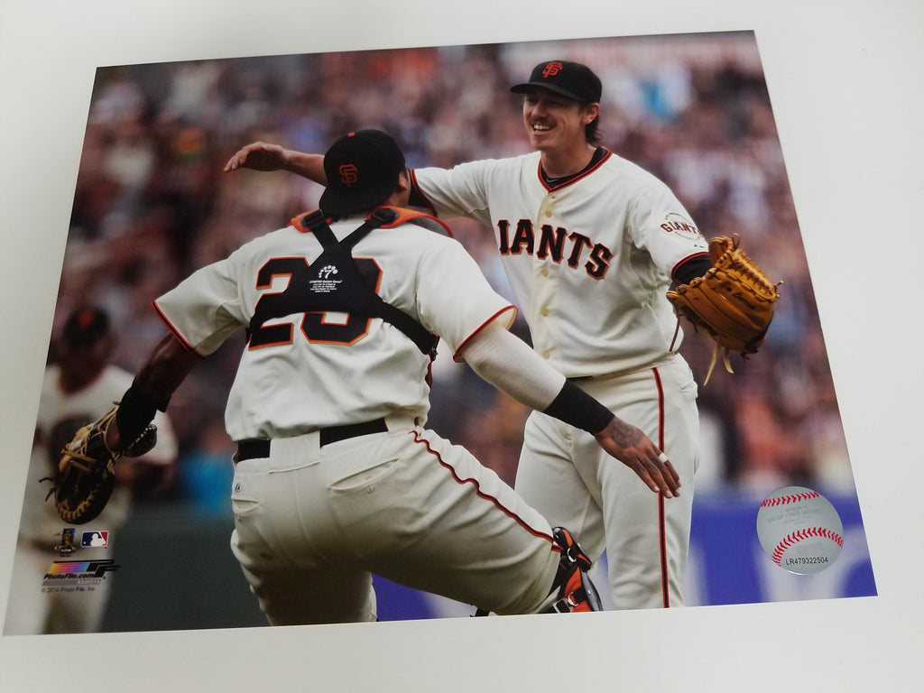 UNSIGNED Tim Lincecum 8x10 Photo (pitching2)