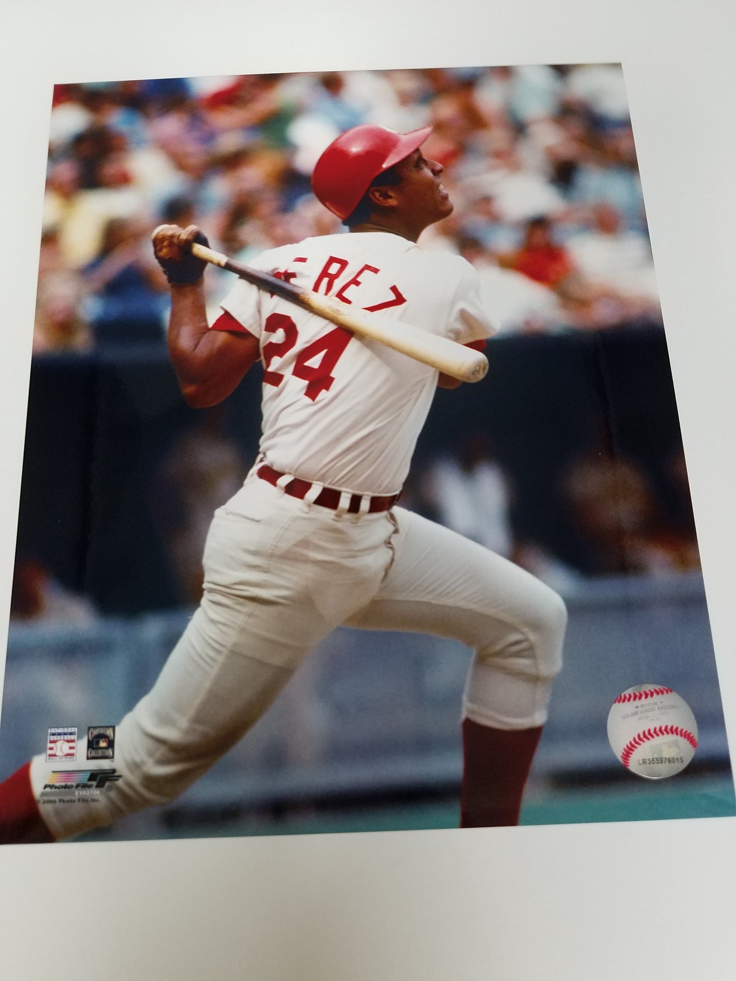 UNSIGNED Tony Perez 8x10 Photo (batting2)