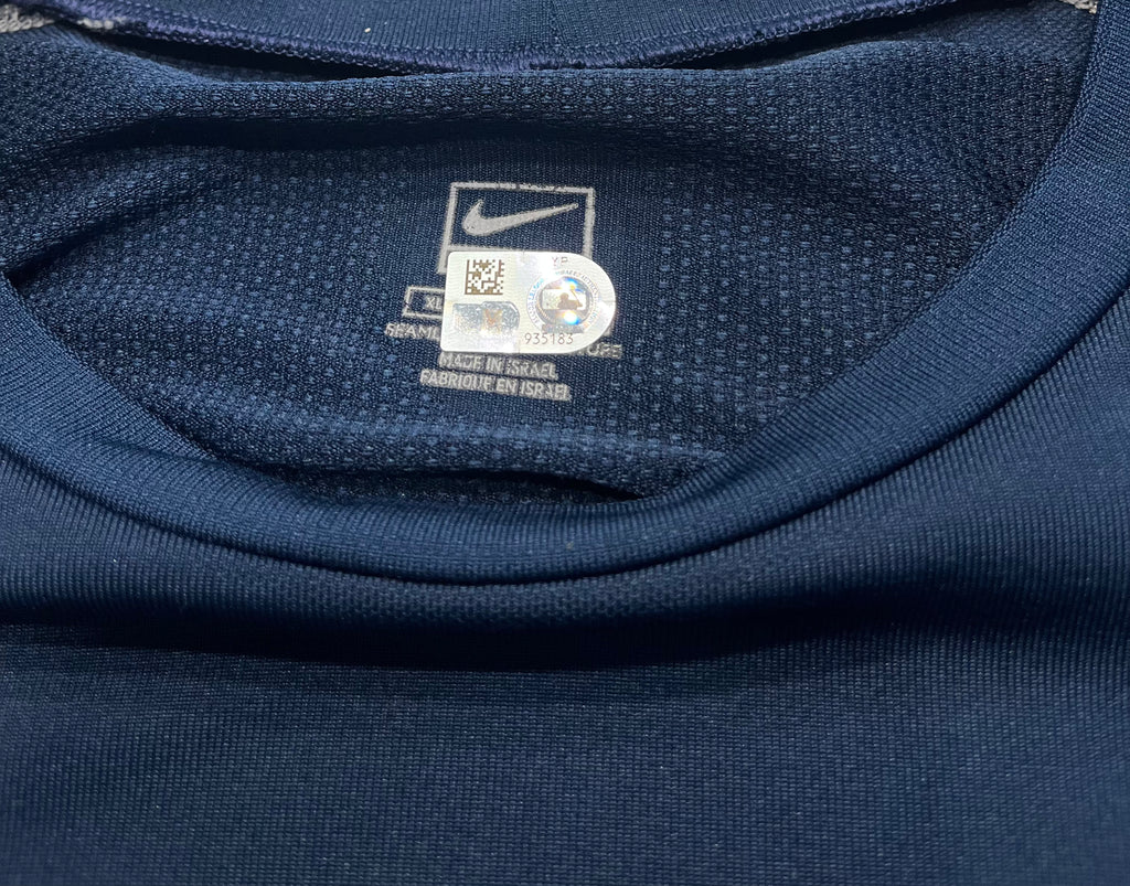 Authentic Autographed Memorabilia 