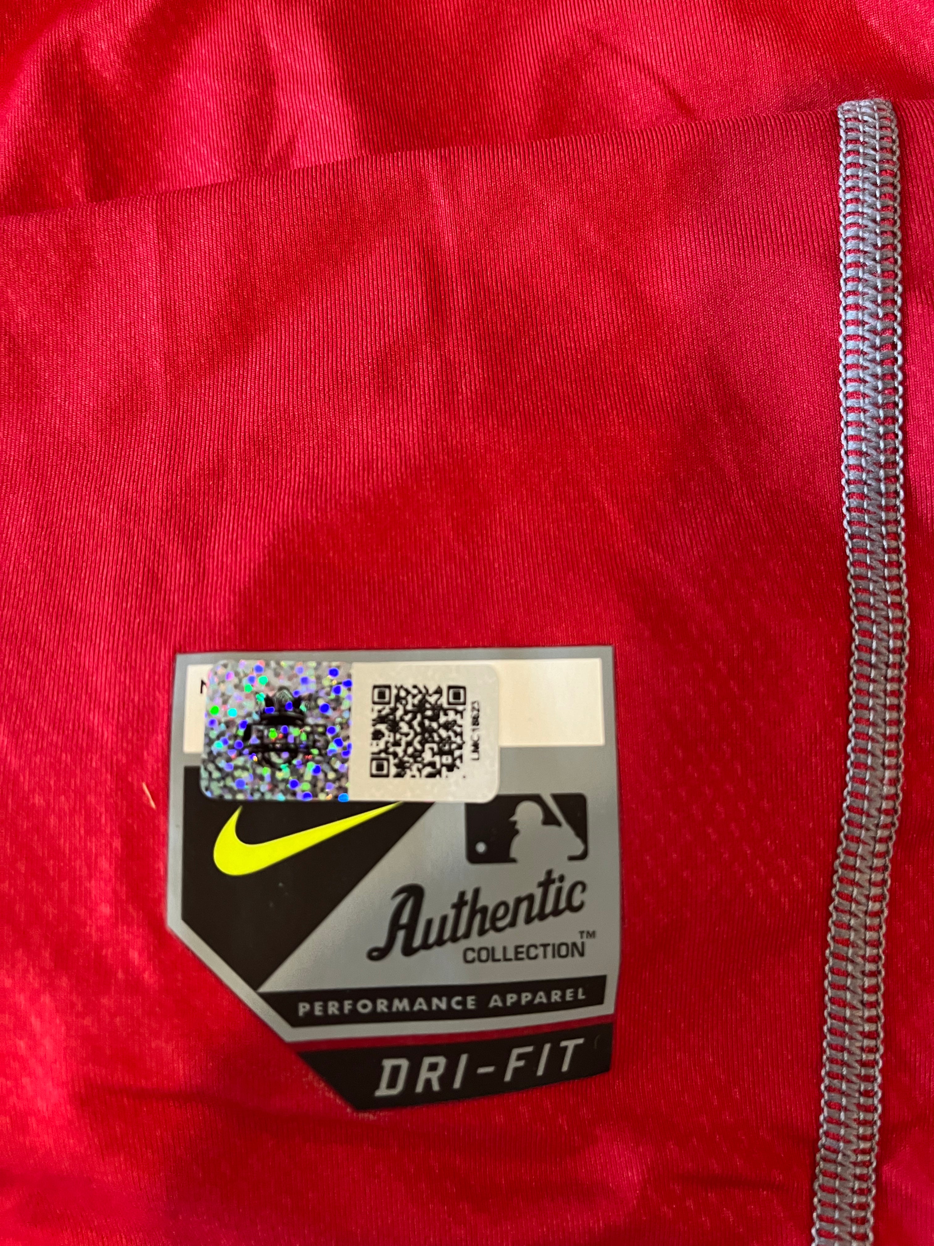 Authentic Autographed Memorabilia 