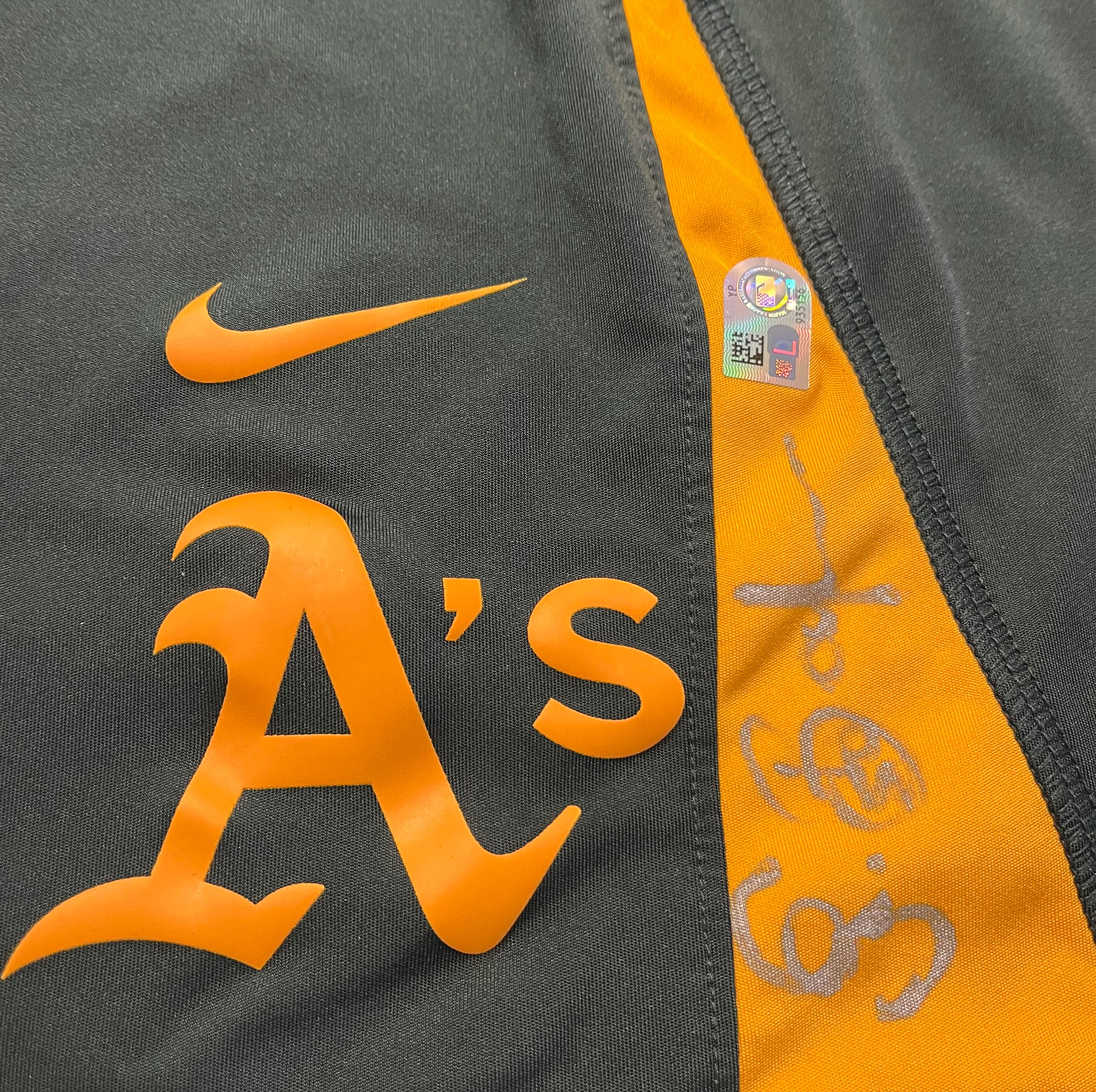 Authentic Autographed Memorabilia 