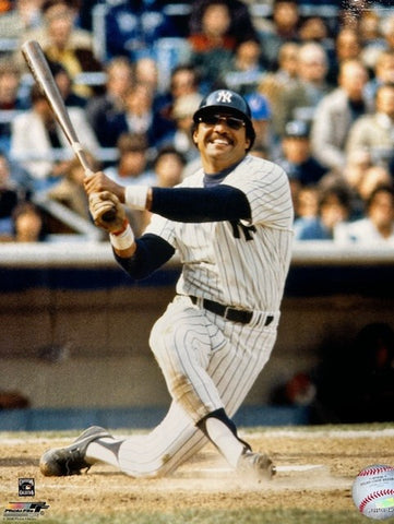 UNSIGNED Reggie Jackson (batting2) 8x10