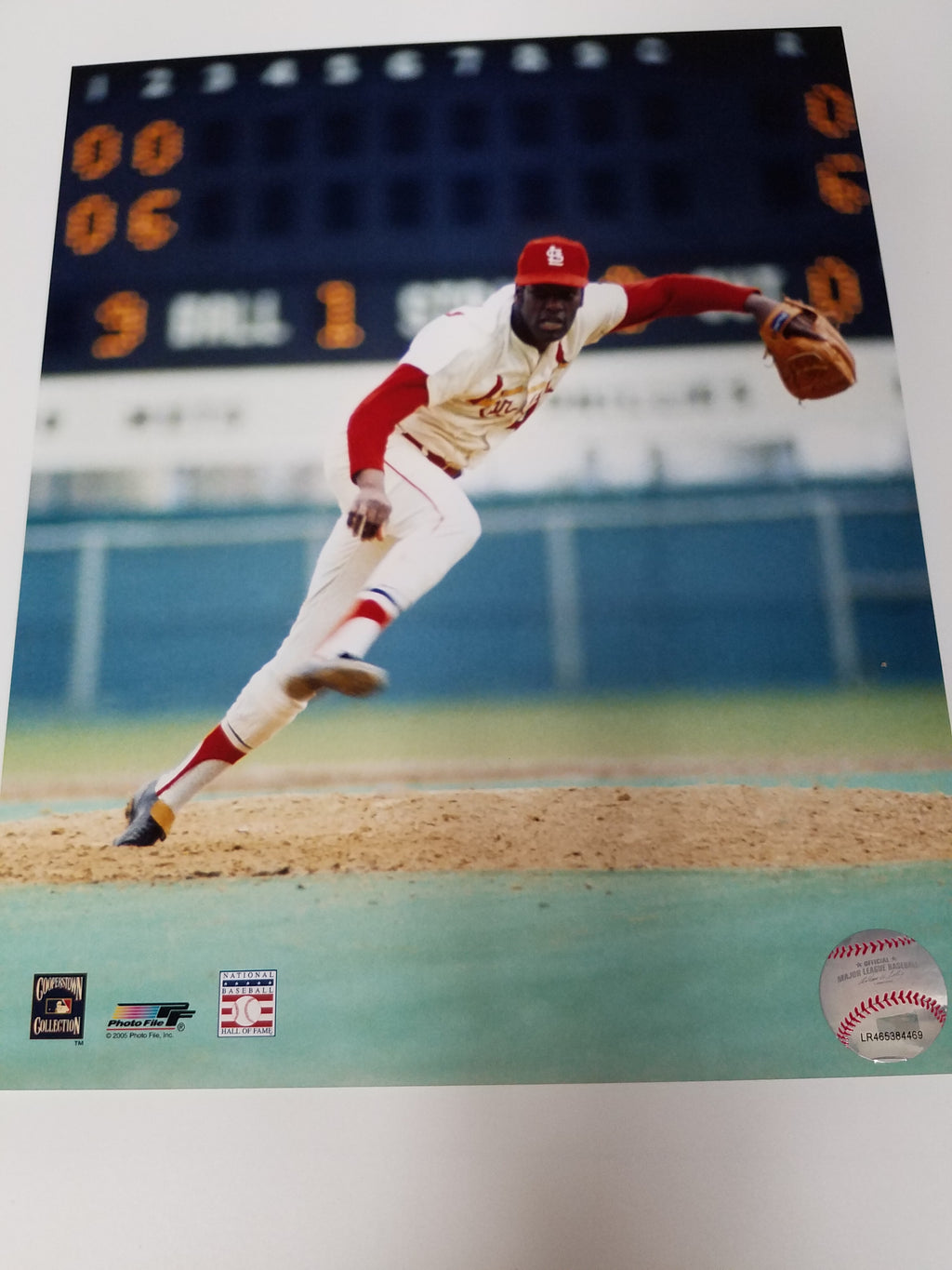 UNSIGNED Bob Gibson 8x10 Photo (pitching)